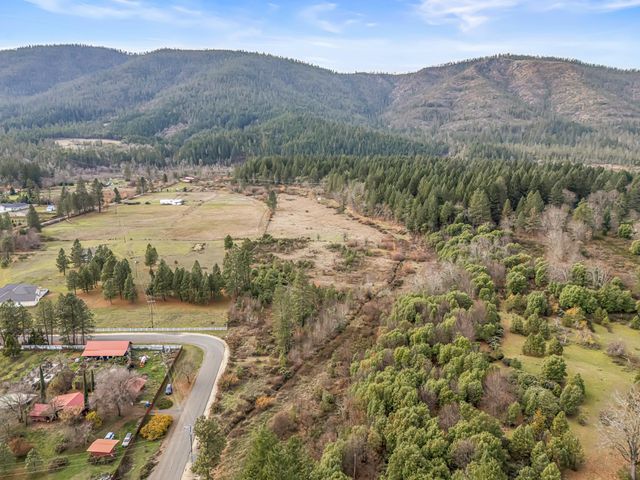 620 W River Street, Cave Junction, OR 97523