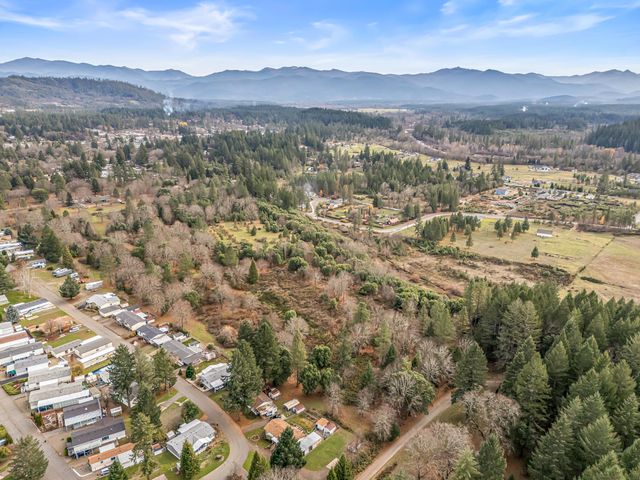 620 W River Street, Cave Junction, OR 97523