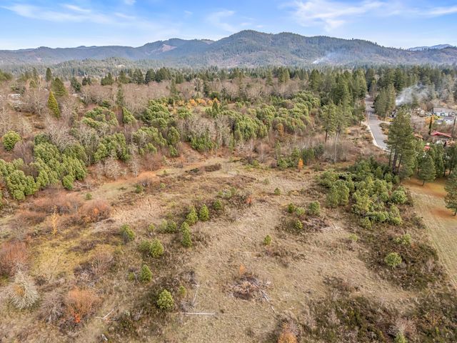 620 W River Street, Cave Junction, OR 97523