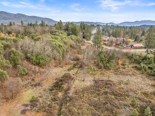 620 W River Street, Cave Junction, OR 97523