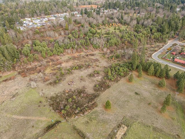 620 W River Street, Cave Junction, OR 97523