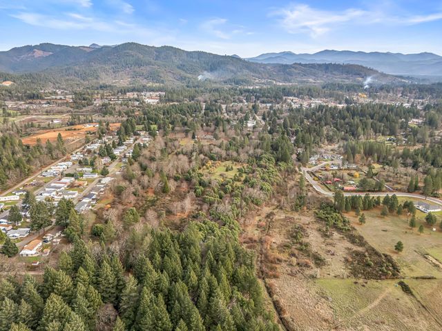 620 W River Street, Cave Junction, OR 97523