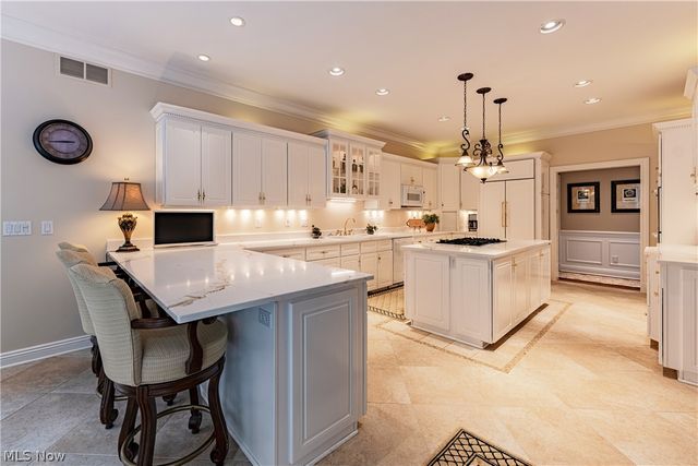 16770 Staffordshire Court, Chagrin Falls, OH 44023