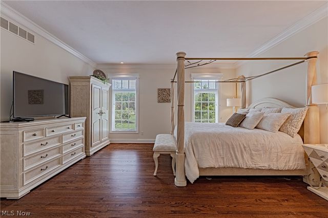 16770 Staffordshire Court, Chagrin Falls, OH 44023