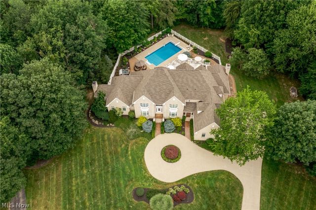 16770 Staffordshire Court, Chagrin Falls, OH 44023