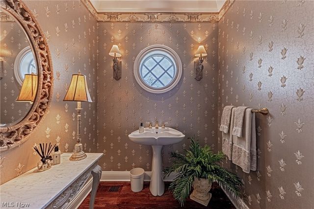 16770 Staffordshire Court, Chagrin Falls, OH 44023