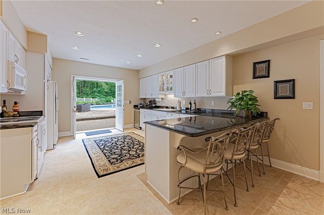 16770 Staffordshire Court, Chagrin Falls, OH 44023