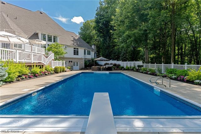 16770 Staffordshire Court, Chagrin Falls, OH 44023