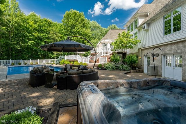 16770 Staffordshire Court, Chagrin Falls, OH 44023