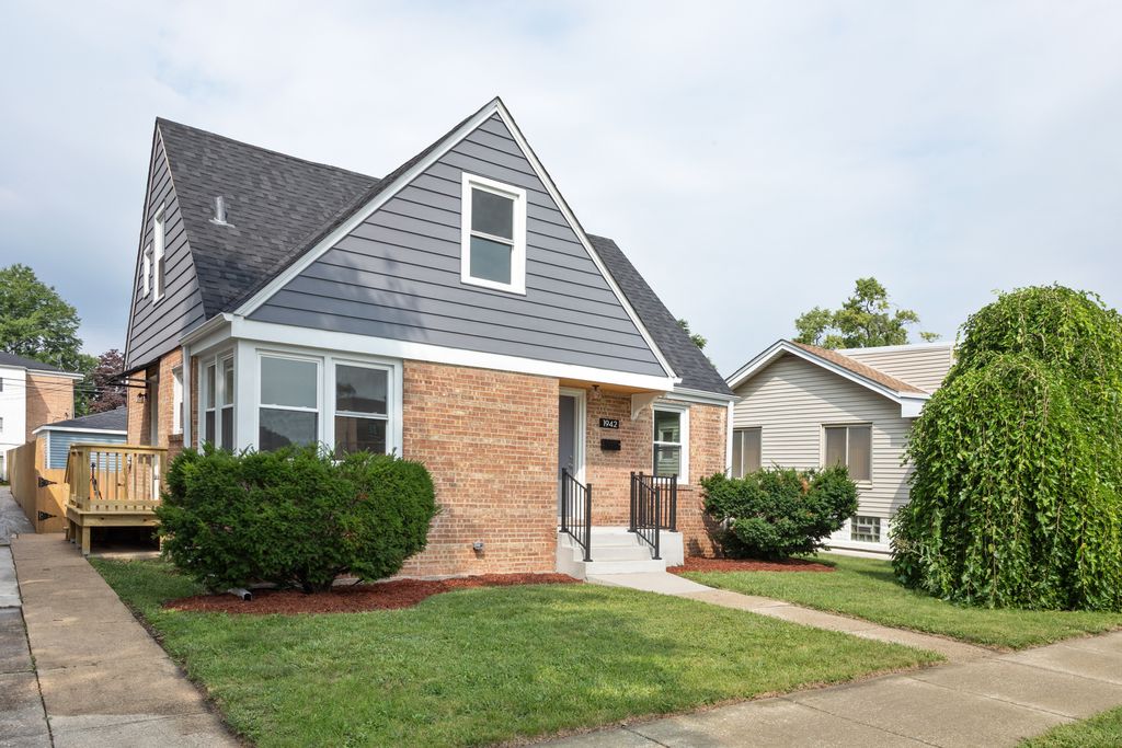 1942 S 15th Avenue, Broadview, IL 60155