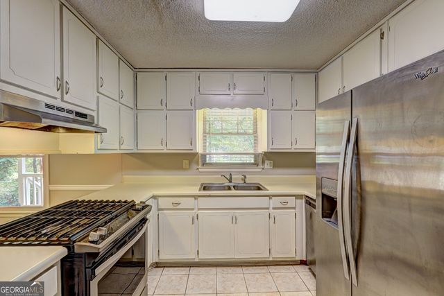 170 Pine Tree Lane, Mcdonough, GA 30252