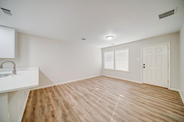5030 BRECKENWOOD DR, Memphis, TN 38127