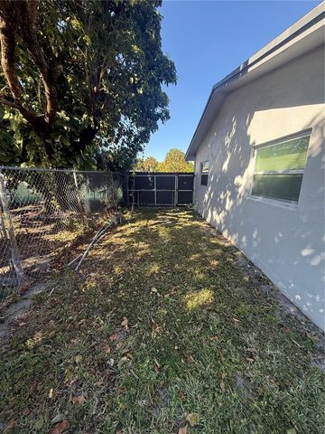310 NE 38th St, Deerfield Beach, FL 33064
