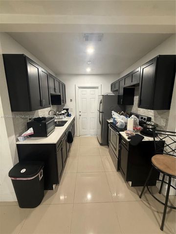 310 NE 38th St, Deerfield Beach, FL 33064