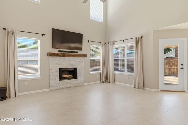 811 HICKORY KNOLLS Drive, Green Cove Springs, FL 32043