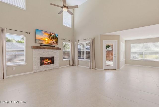 811 HICKORY KNOLLS Drive, Green Cove Springs, FL 32043