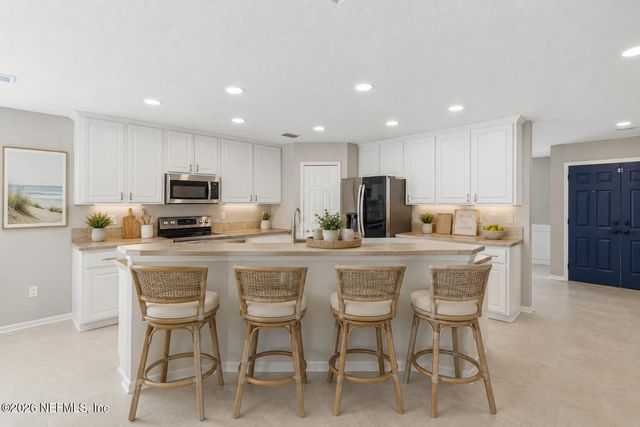811 HICKORY KNOLLS Drive, Green Cove Springs, FL 32043