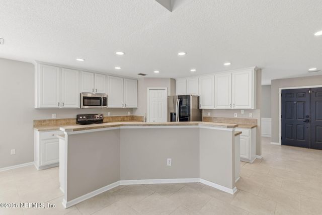 811 HICKORY KNOLLS Drive, Green Cove Springs, FL 32043