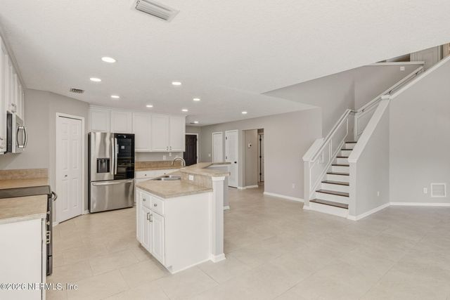 811 HICKORY KNOLLS Drive, Green Cove Springs, FL 32043