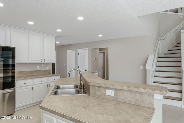 811 HICKORY KNOLLS Drive, Green Cove Springs, FL 32043