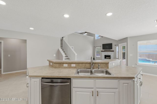 811 HICKORY KNOLLS Drive, Green Cove Springs, FL 32043
