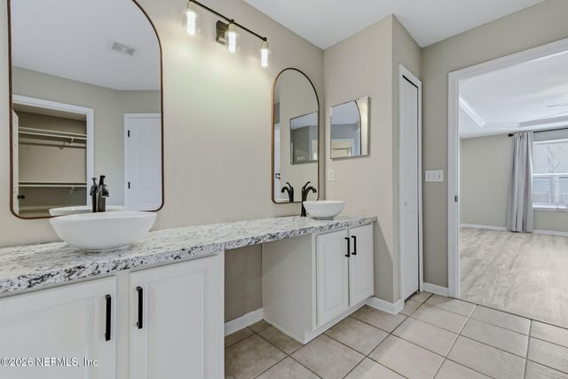 811 HICKORY KNOLLS Drive, Green Cove Springs, FL 32043