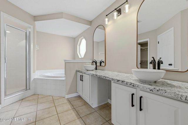 811 HICKORY KNOLLS Drive, Green Cove Springs, FL 32043