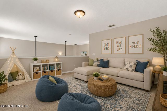 811 HICKORY KNOLLS Drive, Green Cove Springs, FL 32043