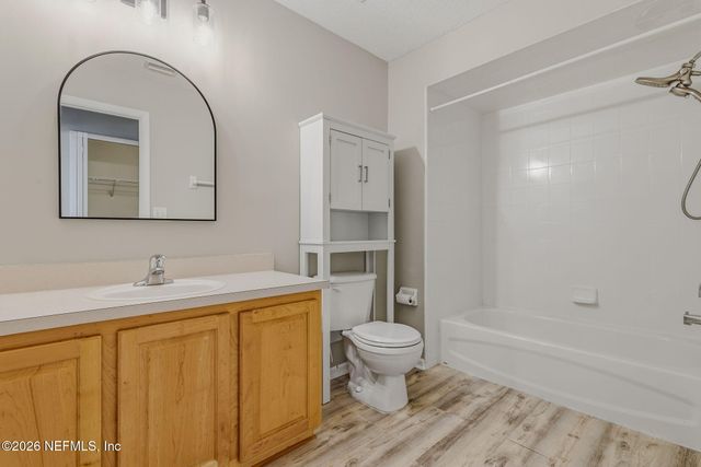 811 HICKORY KNOLLS Drive, Green Cove Springs, FL 32043