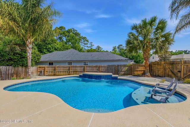 811 HICKORY KNOLLS Drive, Green Cove Springs, FL 32043