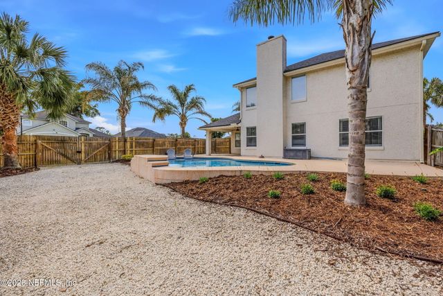 811 HICKORY KNOLLS Drive, Green Cove Springs, FL 32043