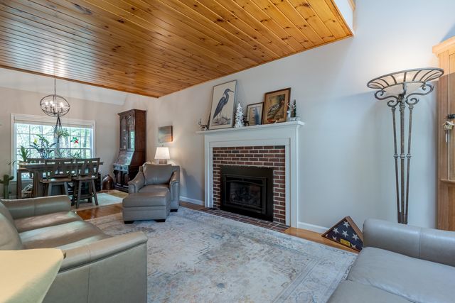 59 Stratham Green Road, Stratham, NH 03885