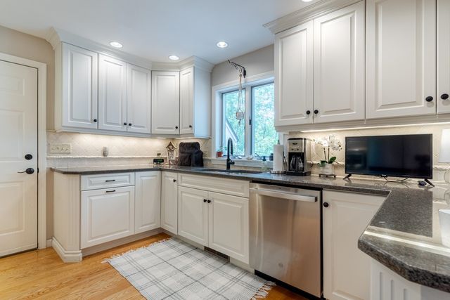 59 Stratham Green Road, Stratham, NH 03885