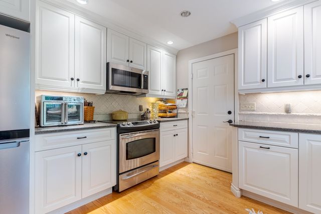 59 Stratham Green Road, Stratham, NH 03885