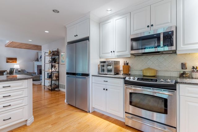 59 Stratham Green Road, Stratham, NH 03885
