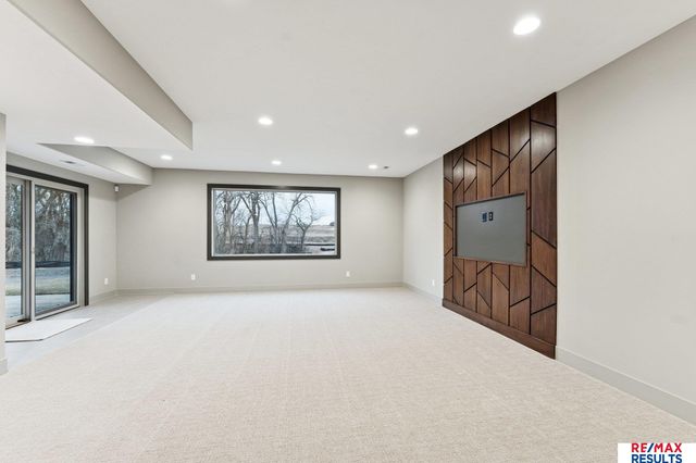 20102 W Street, Omaha, NE 68135