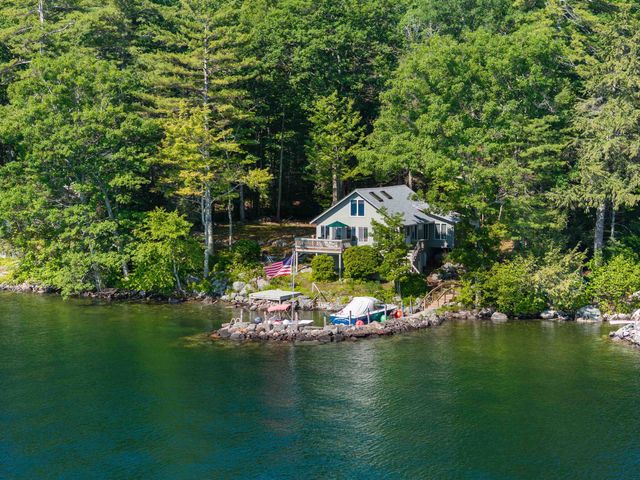 14 Lockes Island, Gilford, NH 03249