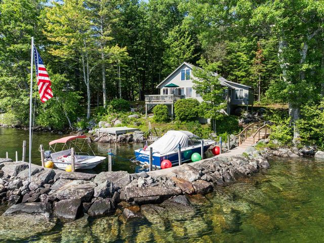 14 Lockes Island, Gilford, NH 03249