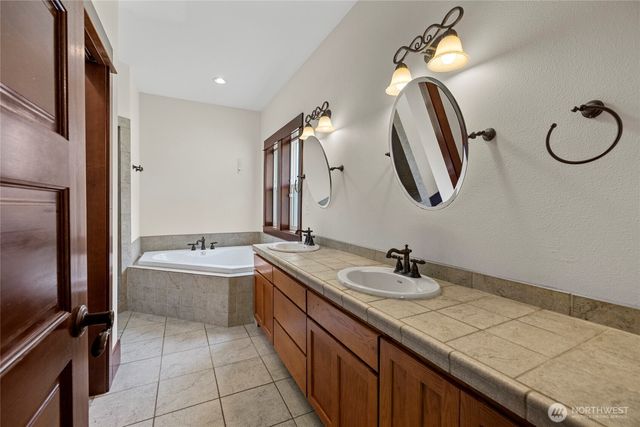 16711 Blodgett Road, Mount Vernon, WA 98274