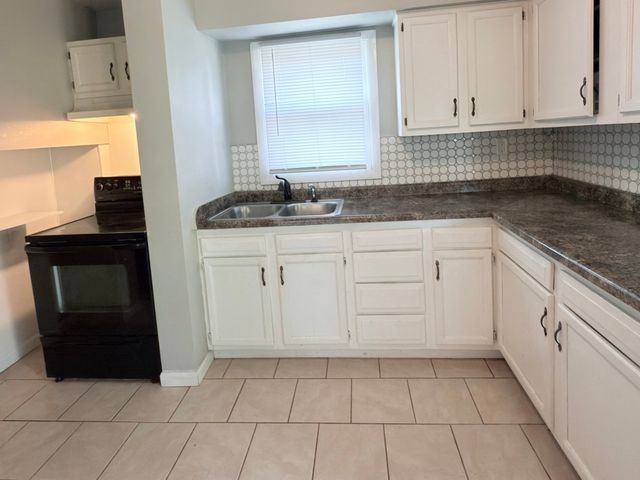 2233 24th Street, Rock Island, IL 61201