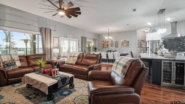 21850 South Shore Drive, Chandler, TX 75758