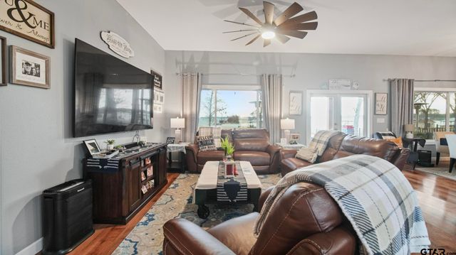 21850 South Shore Drive, Chandler, TX 75758