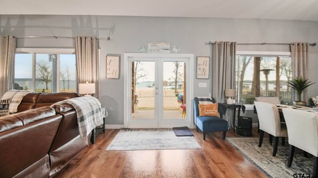 21850 South Shore Drive, Chandler, TX 75758