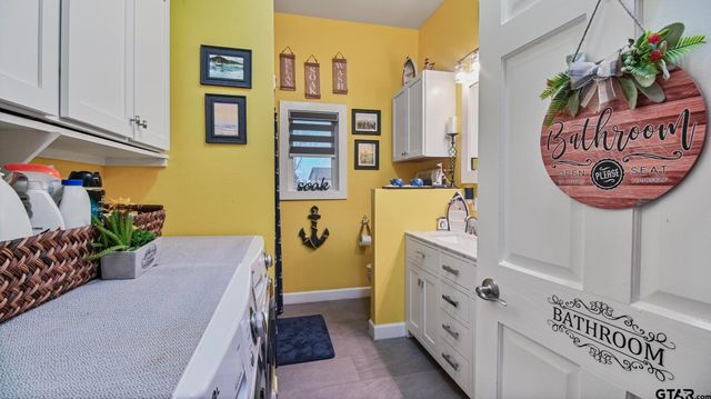 21850 South Shore Drive, Chandler, TX 75758