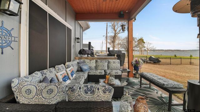 21850 South Shore Drive, Chandler, TX 75758