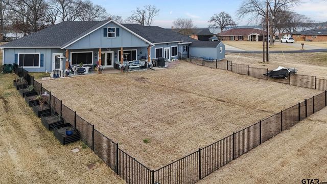 21850 South Shore Drive, Chandler, TX 75758