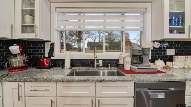 21850 South Shore Drive, Chandler, TX 75758