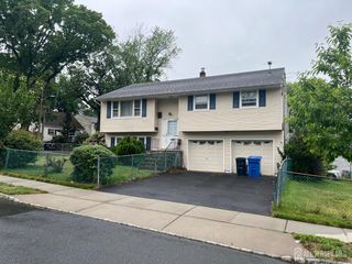 360 Leslie Avenue, Piscataway, NJ 08854