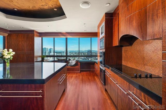 700 Front St 2701, San Diego, CA 92101