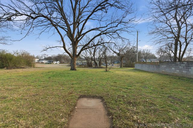 1408 E 6th Street, Okmulgee, OK 74447